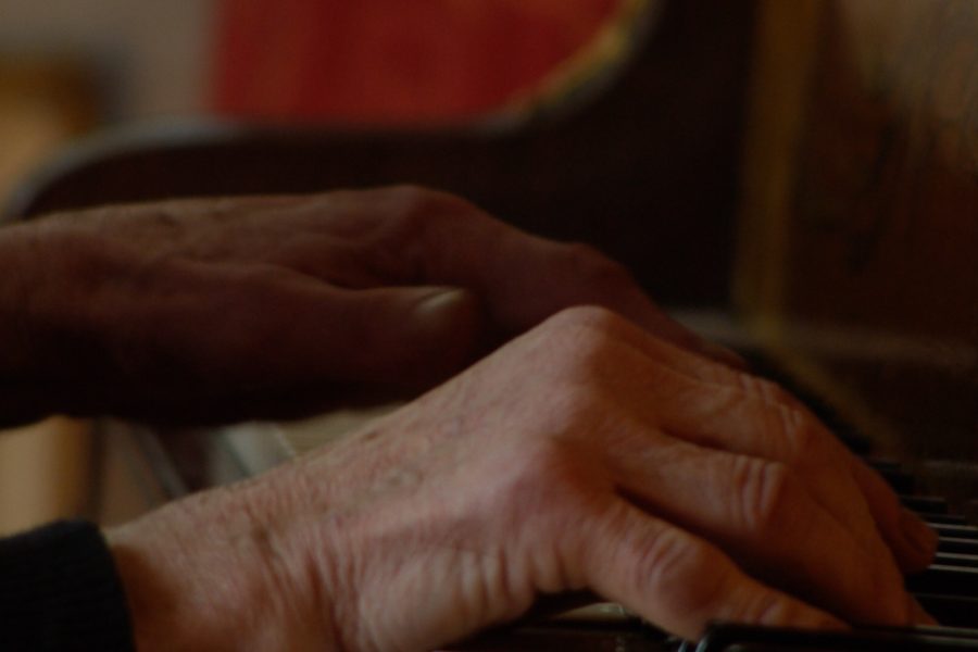 Oleg y las raras artes. Cuerpo-música. Color-corazón por Cloe Masotta