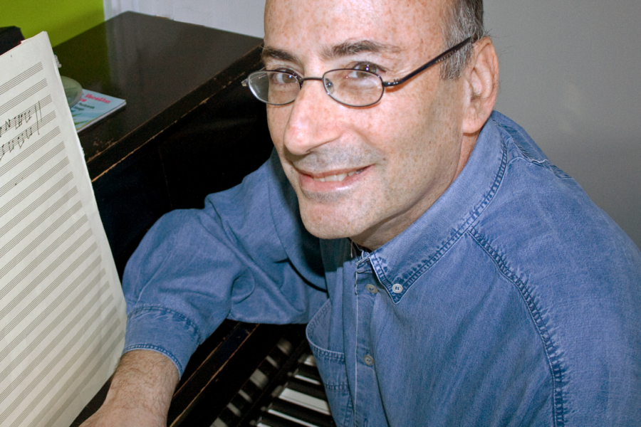 Entrevista a Richard Einhorn, compositor de Voices of Light/ La pasión de Juana de Arco